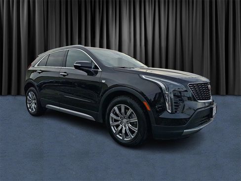 Used 2021 Cadillac XT4 Premium Luxury image 1