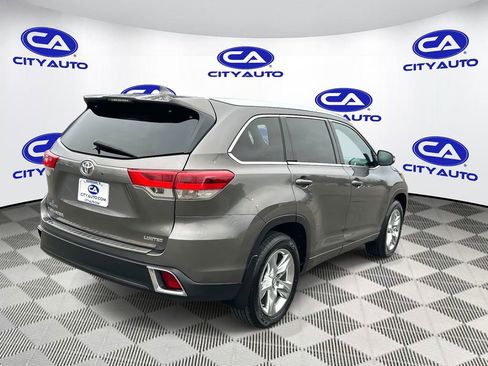 Used 2018 Toyota Highlander Limited image 3