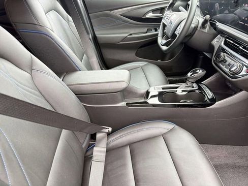 Used 2025 Buick Envista Sport Touring image 23