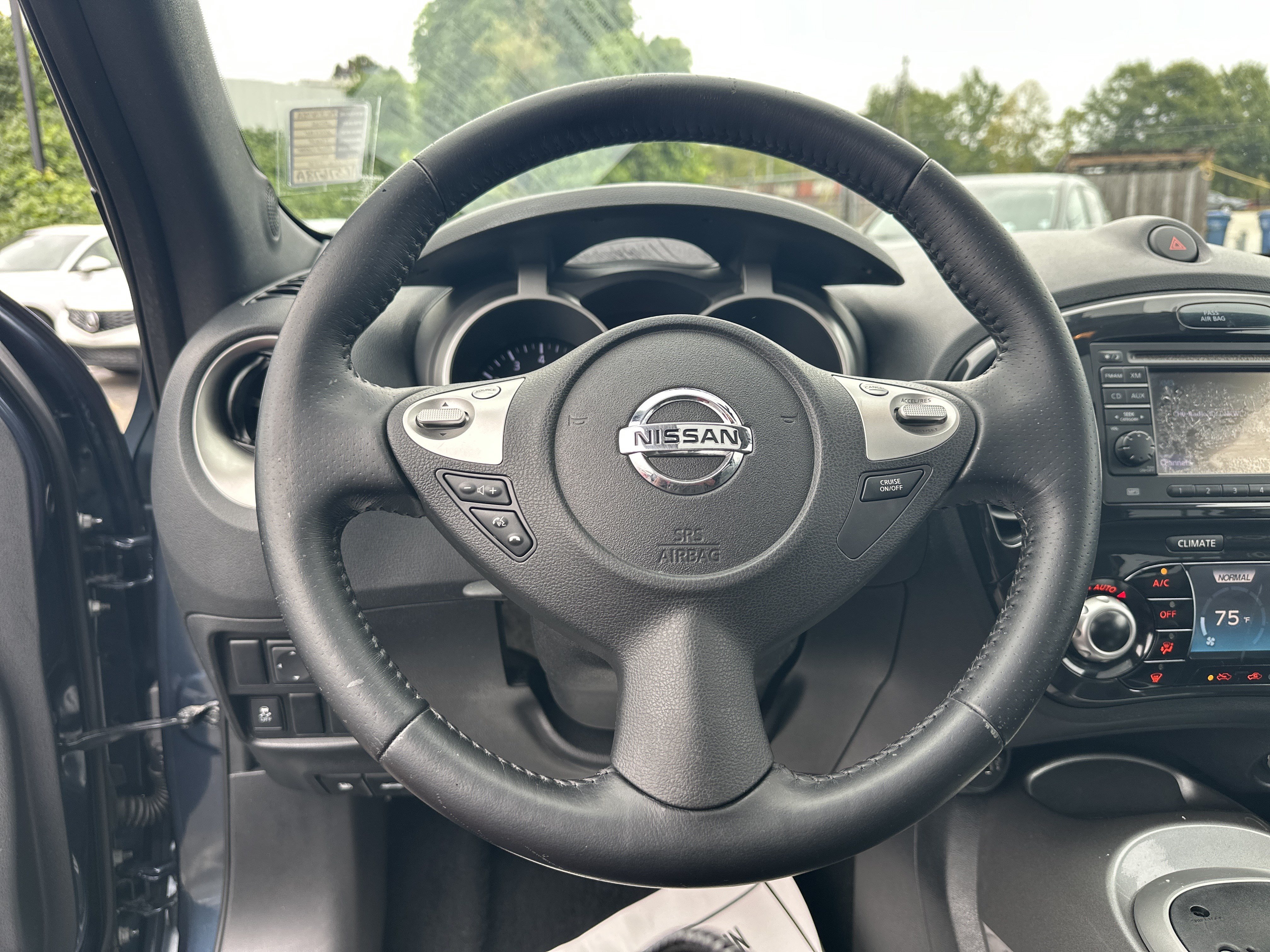 Used 2012 Nissan Juke SL FWD image 27