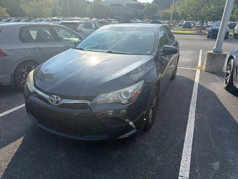 Used 2017 Toyota Camry SE FWD image 2