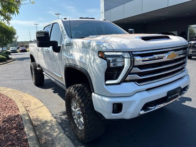 Used 2024 Chevrolet Silverado 2500 High Country w/ High Country Premium Package AWD/4WD image 1