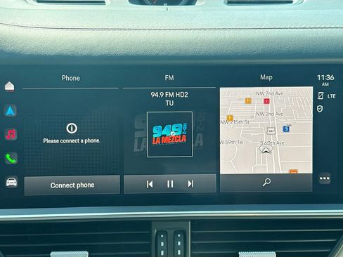 Used 2023 Porsche Cayenne Platinum Edition image 16