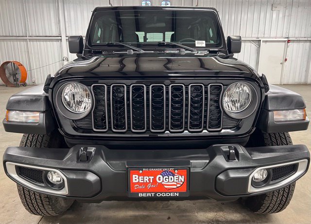 Used 2024 Jeep Gladiator Sport AWD/4WD image 2