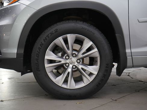 Used 2014 Toyota Highlander XLE AWD/4WD image 28