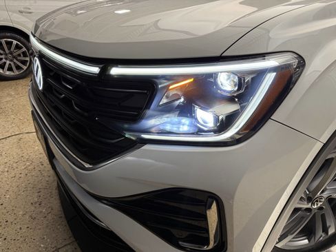 Used 2024 Volkswagen Atlas Cross Sport SEL R-Line image 33