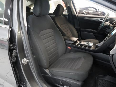 Used 2020 Ford Fusion SE image 27