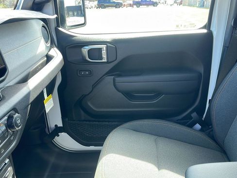 New 2026 Jeep Gladiator Sport AWD/4WD image 22