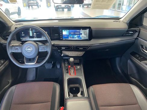 Certified 2025 Nissan Kicks SR FWD image 11