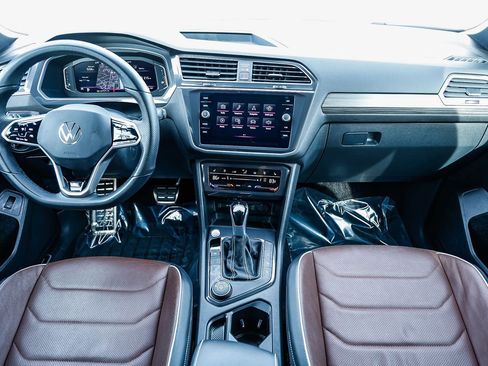 Used 2024 Volkswagen Tiguan SEL R-Line image 10