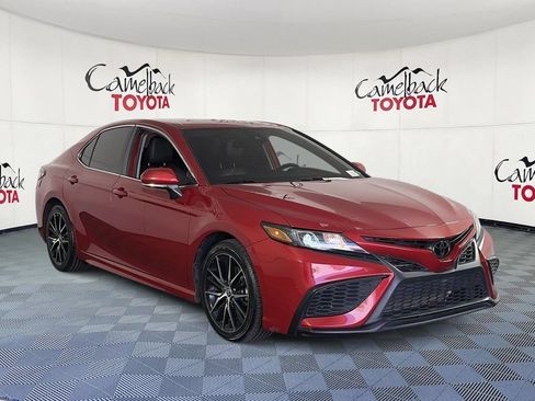 Used 2023 Toyota Camry SE FWD image 3