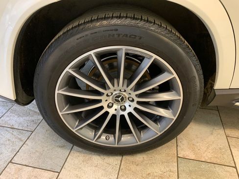 Used 2024 Mercedes-Benz GLE 350 4MATIC w/ AMG Line Exterior image 10