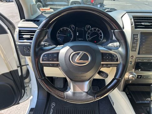 Used 2021 Lexus GX 460 Luxury w/ Accessory Package AWD/4WD image 23