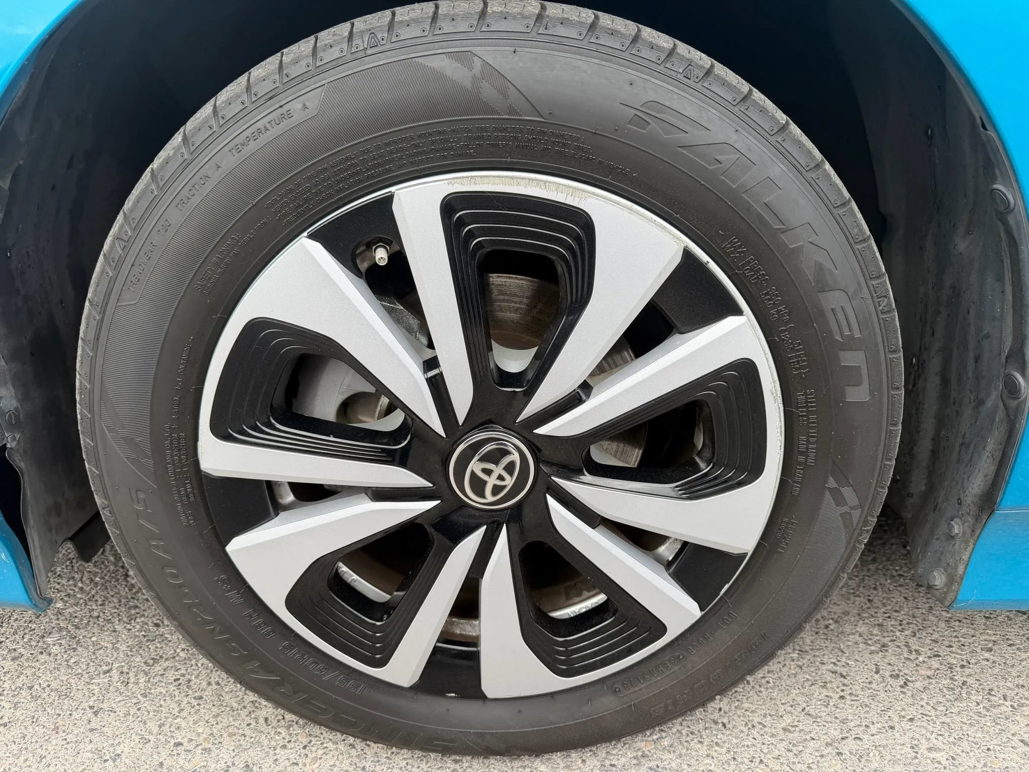 Used 2017 Toyota Prius Prime Plus FWD image 8