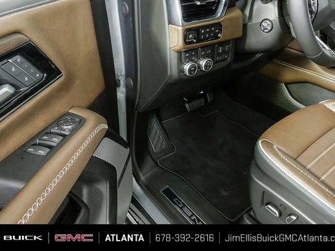 Used 2025 GMC Yukon XL Denali Ultimate w/ LPO, Floor Liner Package AWD/4WD image 8
