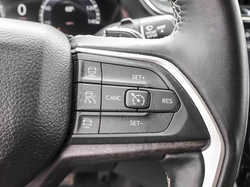 Used 2022 Jeep Grand Cherokee Limited AWD/4WD image 24