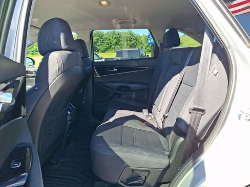 Used 2017 Kia Sorento AWD image 10