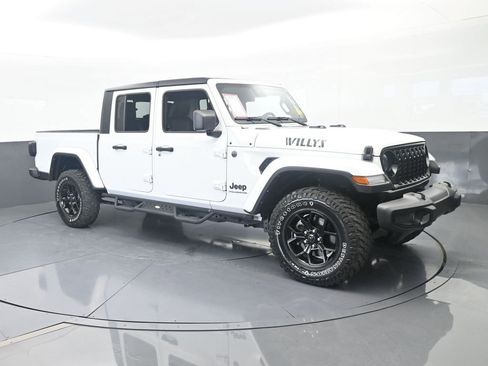 Used 2024 Jeep Gladiator Sport AWD/4WD image 8