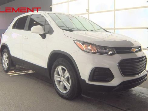 Used 2022 Chevrolet Trax LS AWD/4WD image 2