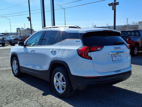 Used 2020 GMC Terrain SLE w/ Driver Convenience Package image 2