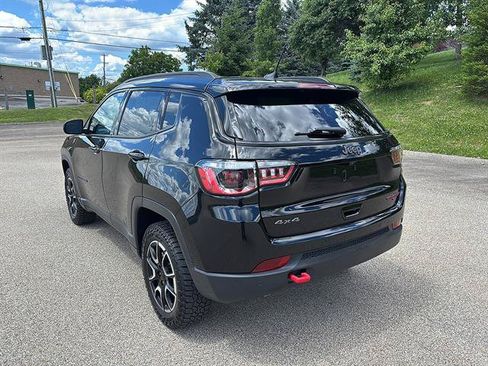 Used 2024 Jeep Compass Trailhawk AWD/4WD image 2