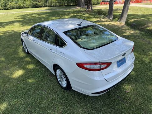 Used 2013 Ford Fusion SE FWD image 7