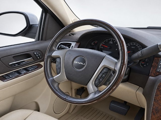 Used 2013 GMC Yukon Denali AWD/4WD image 29