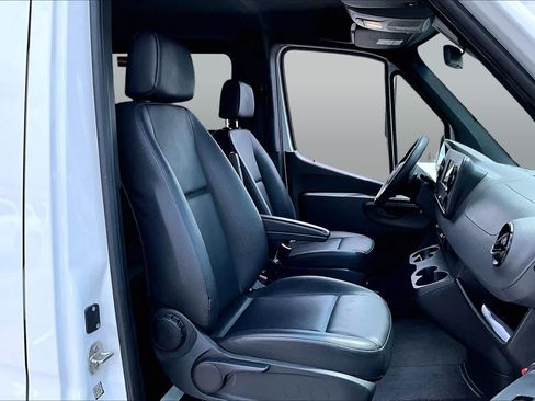 Used 2023 Mercedes-Benz Sprinter 2500 image 9