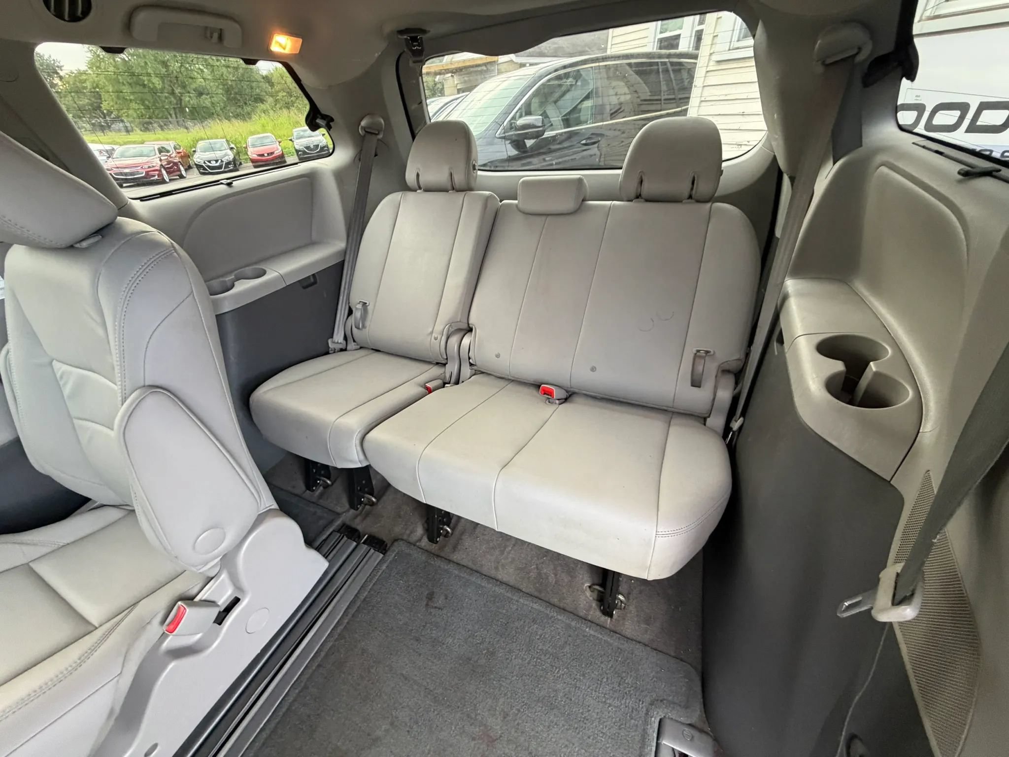 Used 2017 Toyota Sienna XLE Premium FWD image 19