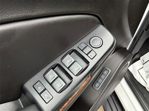 Used 2020 Chevrolet Suburban Premier image 24