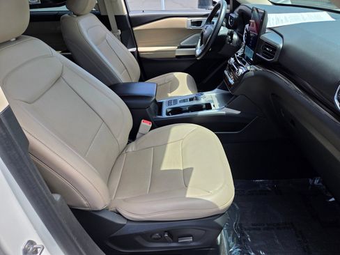 Certified 2023 Ford Explorer Limited w/ Limited Technology Package RWD image 17