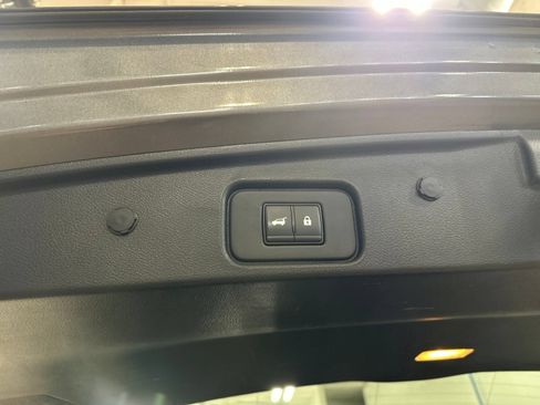 Used 2025 Nissan Pathfinder SV AWD/4WD image 28
