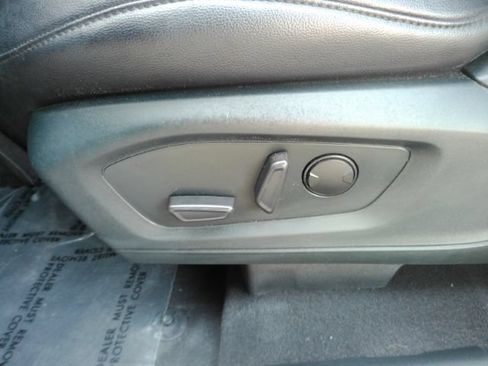 Used 2021 Ford Explorer XLT w/ Equipment Group 202A AWD/4WD image 17