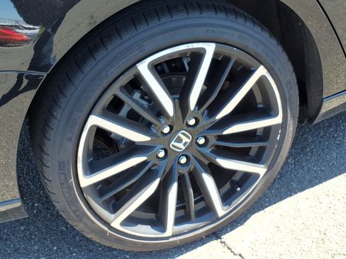 Used 2023 Honda Accord Touring image 7