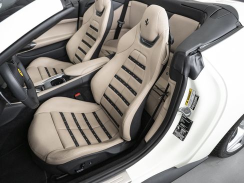 Used 2023 Ferrari Portofino M RWD image 30