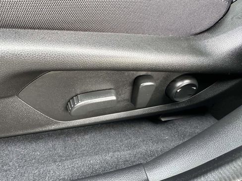 Used 2025 Subaru Crosstrek 2.0i Premium image 18