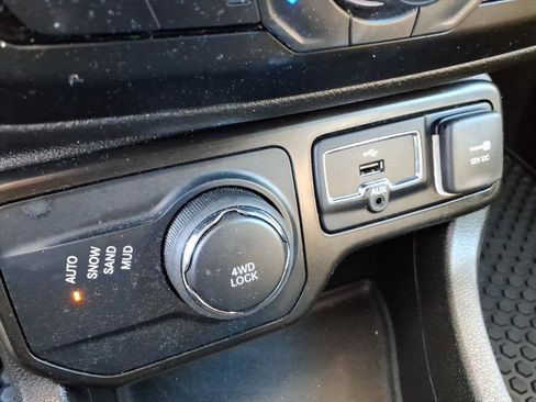 Used 2023 Jeep Renegade Latitude w/ Premium Group image 15