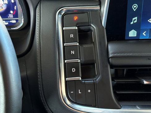 Used 2024 Chevrolet Suburban LT image 32