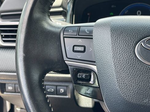 Used 2025 Toyota Camry SE FWD image 25