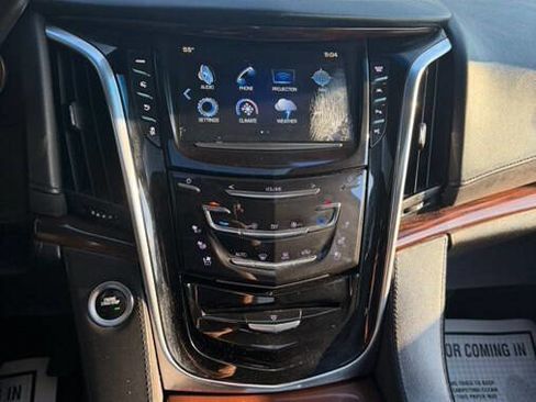 Used 2018 Cadillac Escalade Luxury image 39