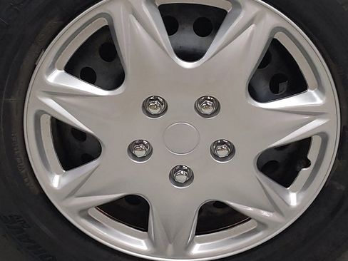 Used 2015 Nissan Rogue S FWD image 31