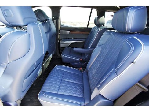 Used 2026 Cadillac Vistiq Premium Luxury image 7