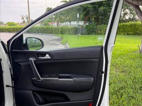 Used 2022 Kia Sportage LX FWD image 13