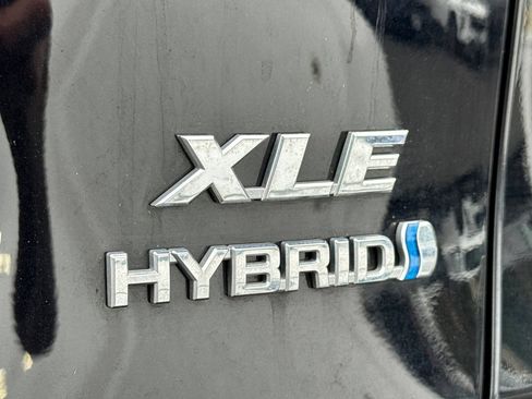 Used 2024 Toyota RAV4 XLE AWD/4WD image 7