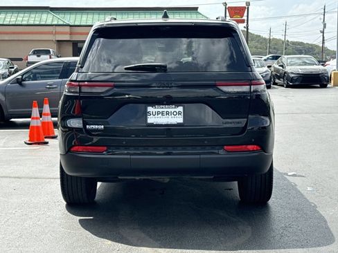 Used 2023 Jeep Grand Cherokee Limited w/ Luxury Tech Group II image 4