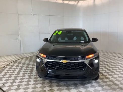 Used 2024 Chevrolet Trax LS w/ LS Convenience Package FWD image 6