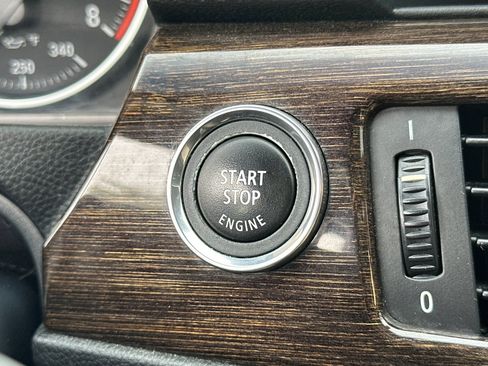 Used 2013 BMW 335i Convertible image 32