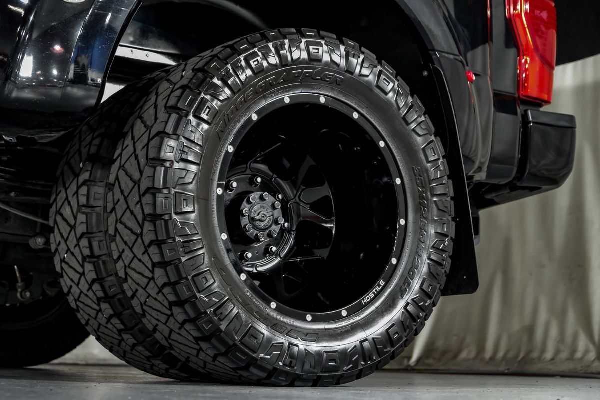 Used 2020 Ford F350 Platinum w/ FX4 Off-Road Package AWD/4WD image 58
