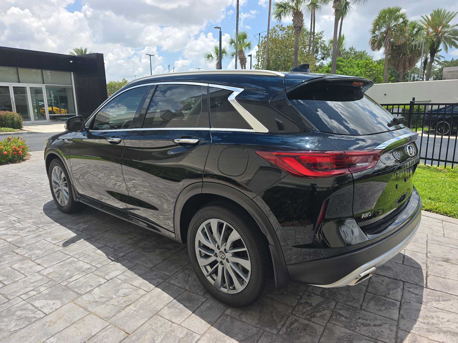 Certified 2025 INFINITI QX50 Luxe AWD/4WD image 6