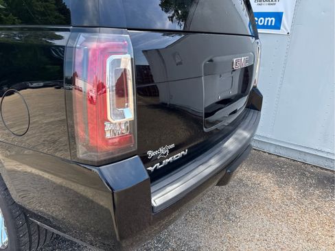Used 2017 GMC Yukon SLT w/ Premium Edition AWD/4WD image 19